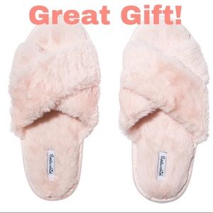 NWT Splendid faux fur crossover slippers M/L